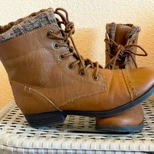 Womens Mudd brand brown back zip bootie